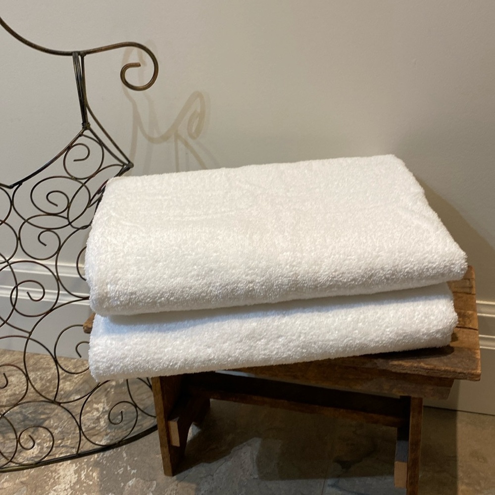 🆕 Amazon Basics Bath Towels (2)